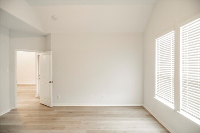 Building Photo - 208 Cambria Green Ln