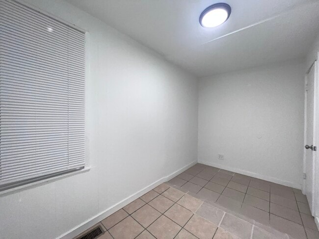 Building Photo - 8919 S Muskegon Ave