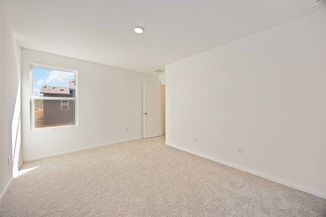 Building Photo - 905 Pertuso Ln