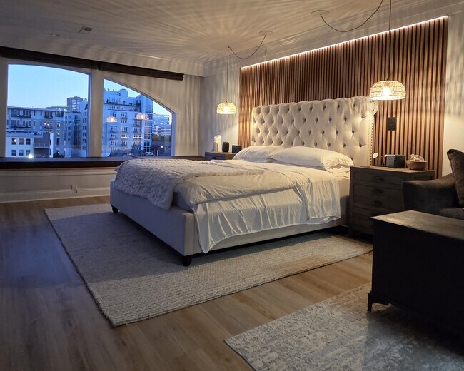 Building Photo - 1515 N Van Buren St