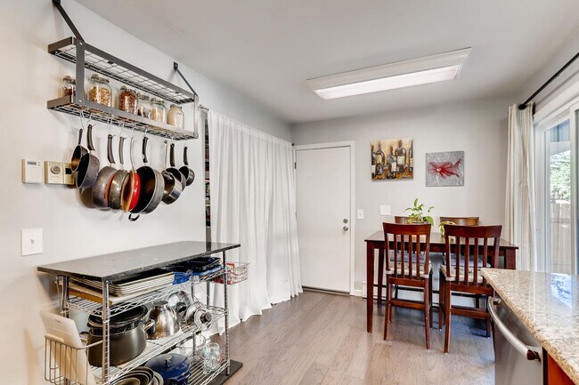 Building Photo - Bright & Cozy 3-Bedroom in the Heart of Longmont!