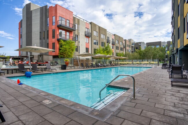 Building Photo - 388 Santana Row