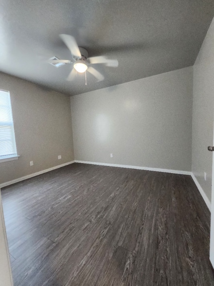 Building Photo - 1533 Doling Ln
