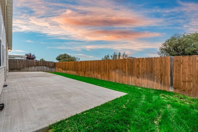 Building Photo - Spacious 4bd/2ba, Single Level Home in Qui...