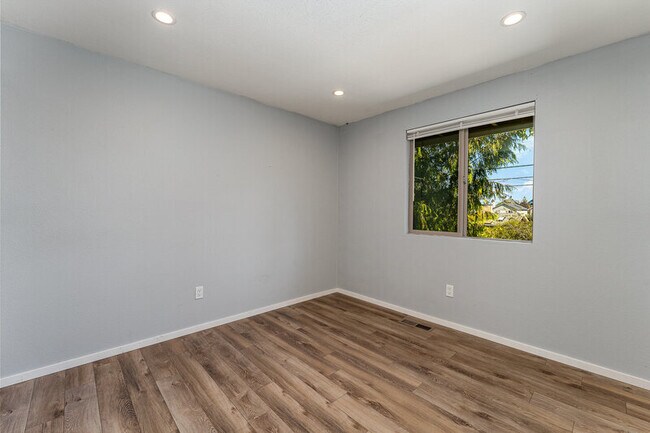 Building Photo - 9215 Evanston Ave N