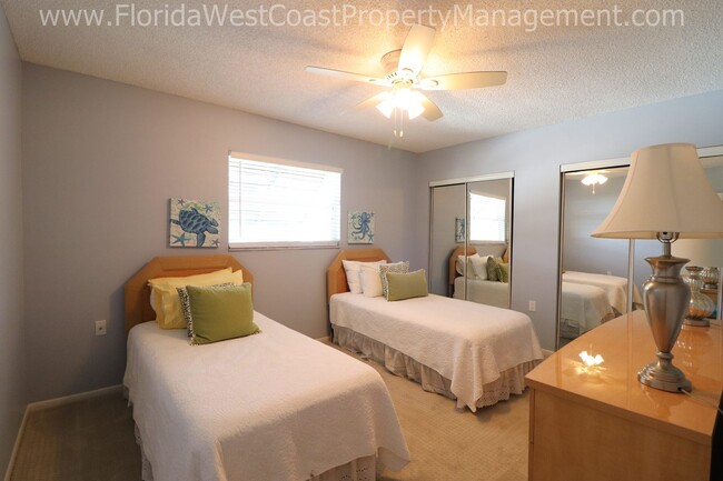 Building Photo - SIESTA KEY! DIRECT WATER VIEWS! ANNUAL LEA...