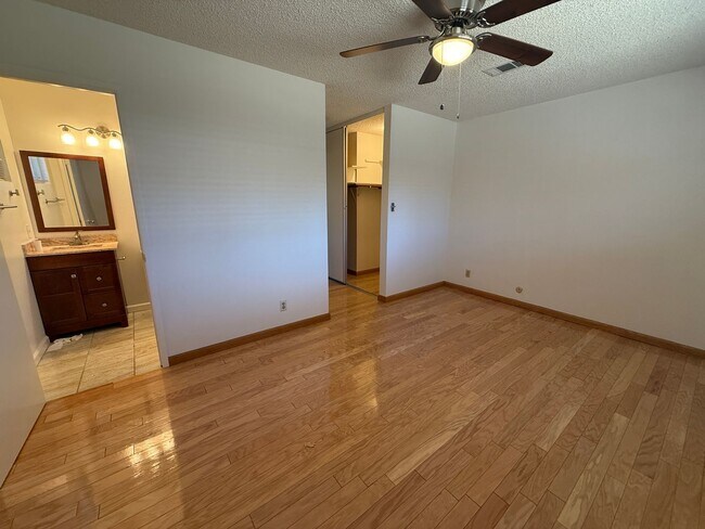 Building Photo - 718 Linwood St