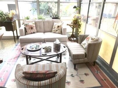 Building Photo - 980 6th St E