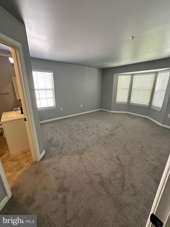 Building Photo - 9708 Lake Point Ct