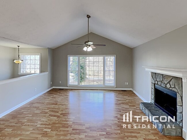 Building Photo - 3272 Greenhill Ct