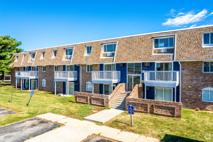 Building Photo - The Hampton Meadows