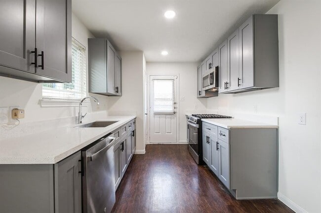 Building Photo - 6226 El Granate Dr