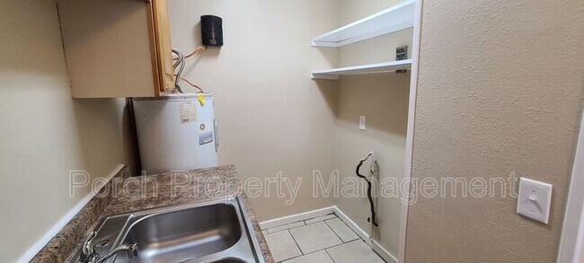 Building Photo - 102 Ellis Dr