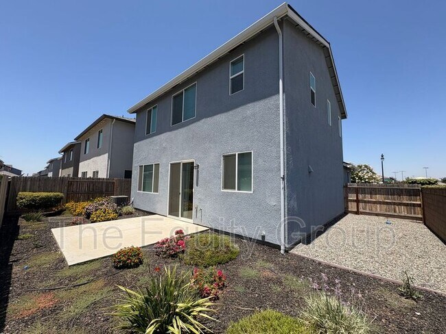 Building Photo - 1105 W Sedona Ave
