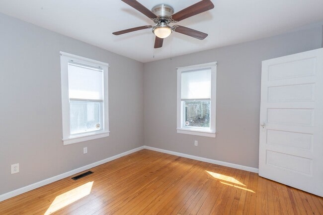 Building Photo - 2 Bed, 1 Bath Rancher in Charles Town, WV