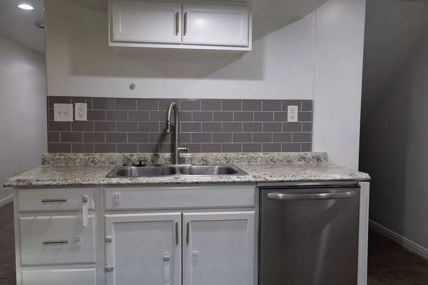 Building Photo - 1066 Searle Ln