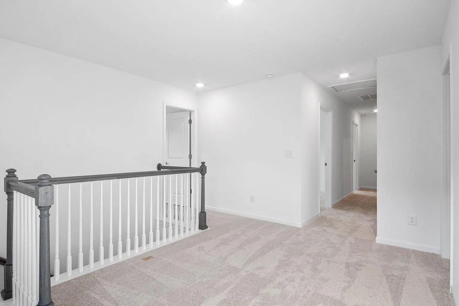 Building Photo - Room in House on Starmoss Ln