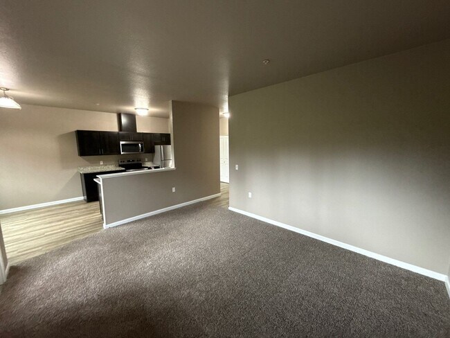 Building Photo - 4261 Hawthorne Ave NE