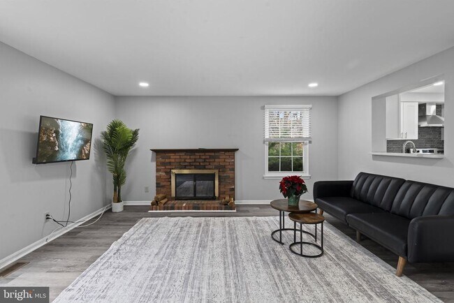 Primary Photo - 70 Dorchester Cir