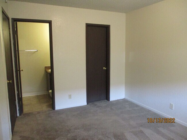 Building Photo - 3140