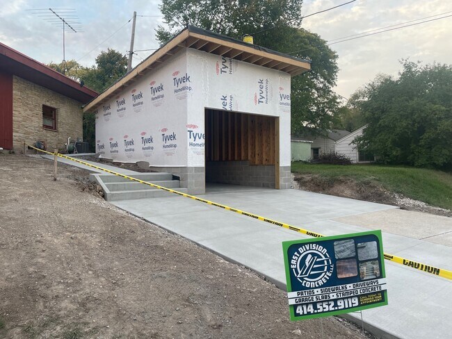 Building Photo - 506 N 91st St