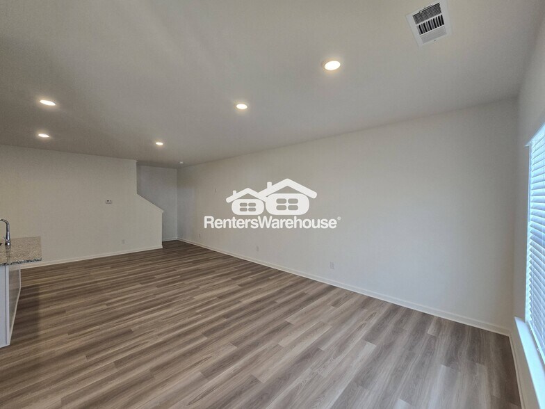 Building Photo - 1585 Salem Dr