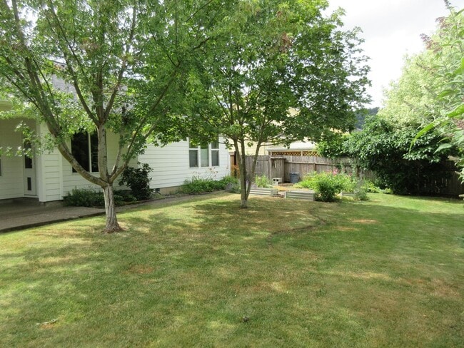 Building Photo - Beautiful Three Bedroom in Silverton