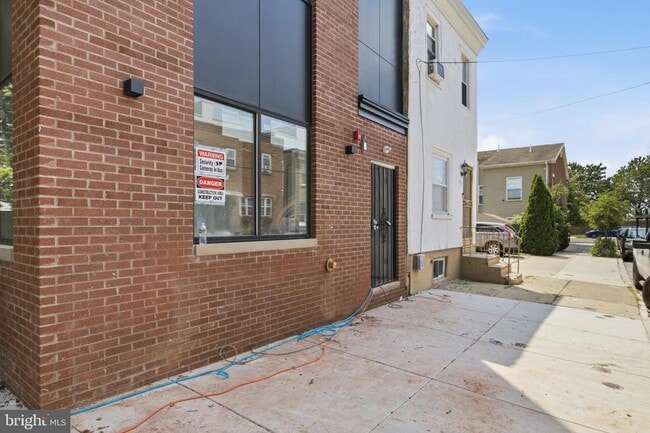 Building Photo - 613 Brooklyn St