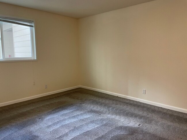 Building Photo - $500 off 1st months rent!!  Bright and Modern Northgate Condo!