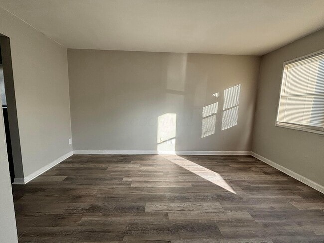 Building Photo - 308 Wrexham Ave