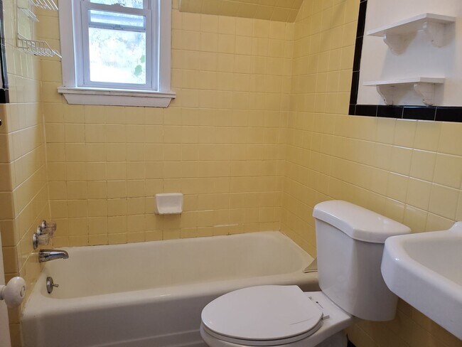 Building Photo - 436 W Marion St