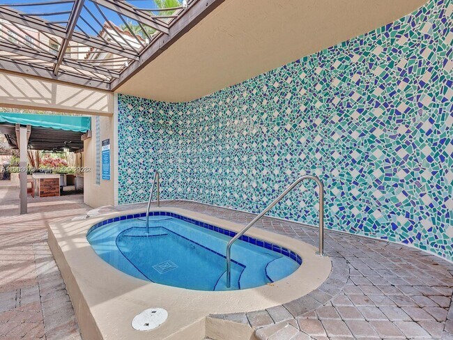 Building Photo - 520 SE 5 Ave