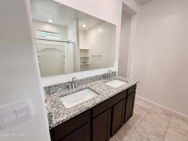 Building Photo - Beautiful 3-bedroom, 2-bath home in Entrada Del Oro (Newer DR Horton Home)!