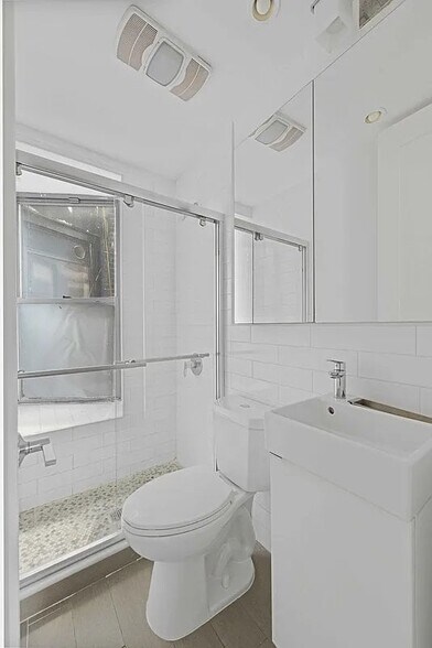 Building Photo - 411 E 118th St