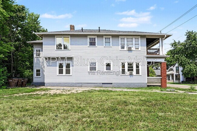 Building Photo - 1832 Woodlawn Ave