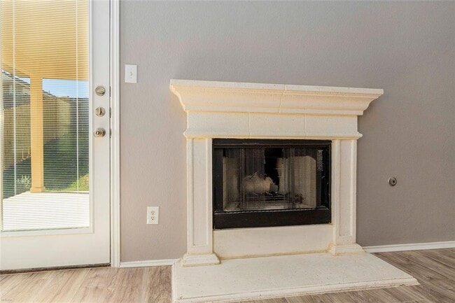 Building Photo - 249 Ashwood N