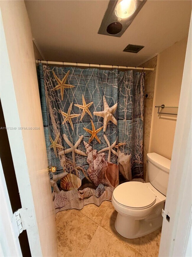 Building Photo - 500 Bayview Dr