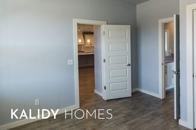 Building Photo - 1796 Salma Rd