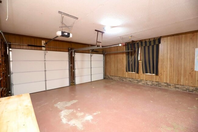 Building Photo - 579 Sierra St