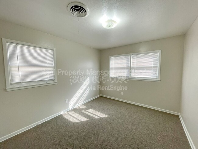 Building Photo - 5424 6th St