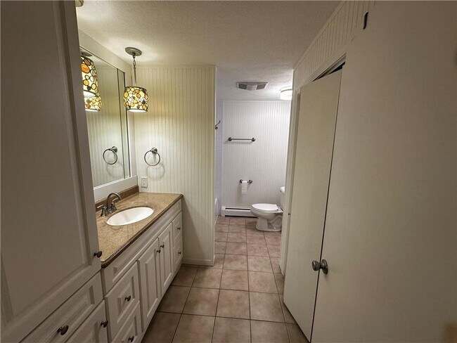 Building Photo - 205 Woodside Dr