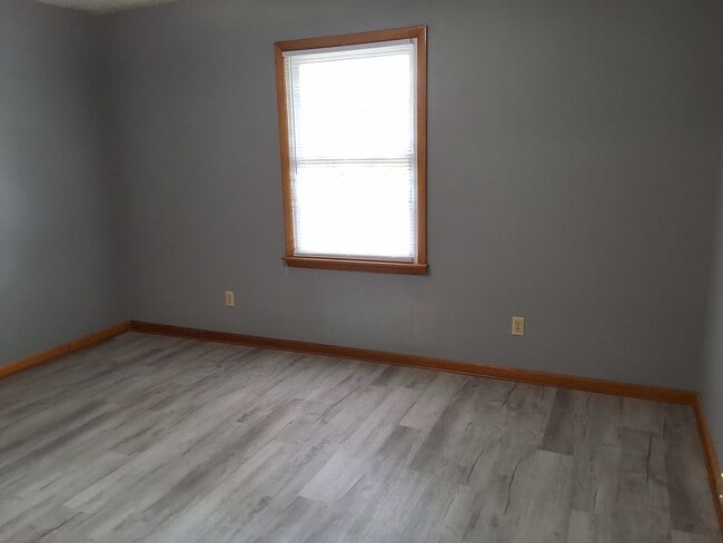 Building Photo - Comfy 2 Bedroom, 2 Bath Duplex located in ...