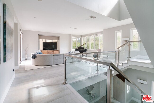 Building Photo - 13065 Bluff Creek Dr
