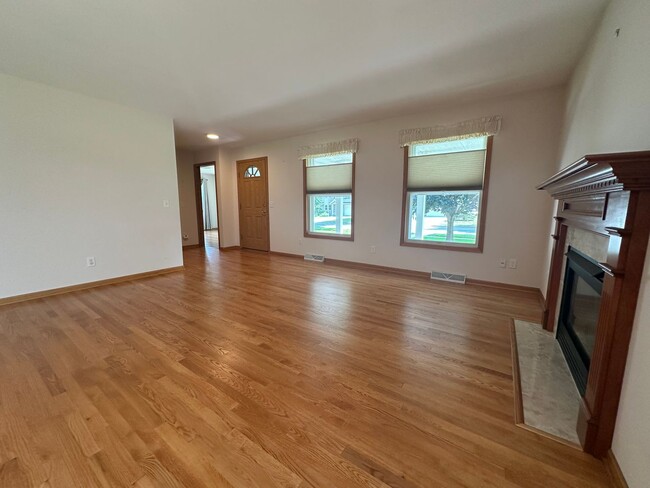 Building Photo - 7006 Parker Hill Dr