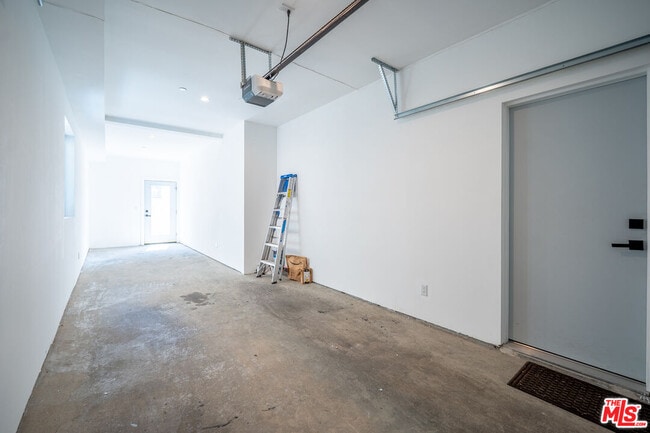 Building Photo - 246 N Dillon St