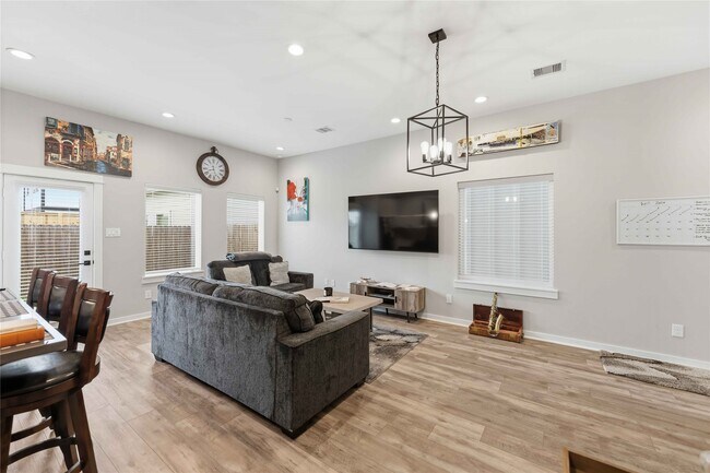 Building Photo - 417 Stonework Garden Ln