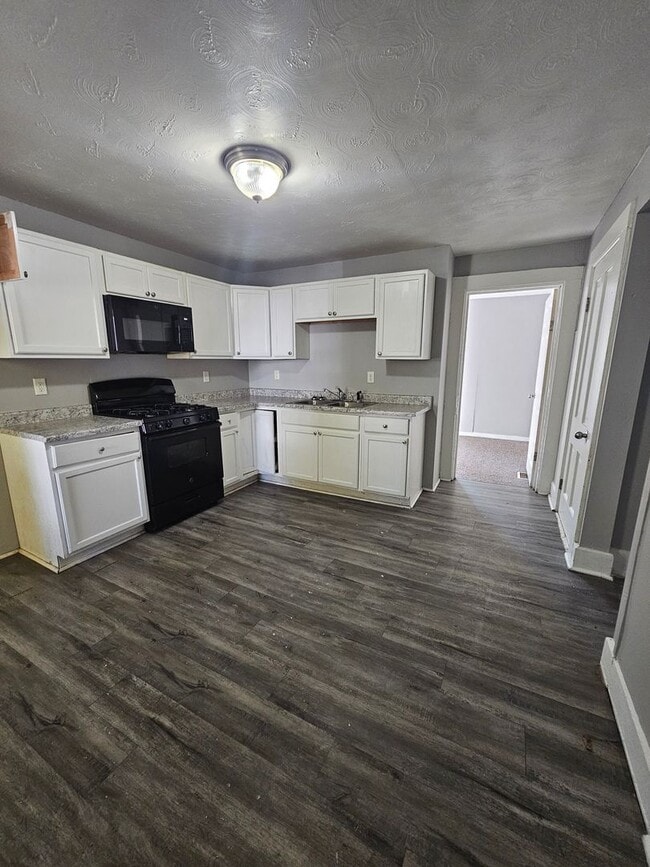 Building Photo - There is a $25 fee per application and eve...