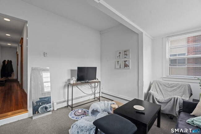 Building Photo - 136 Edwards St