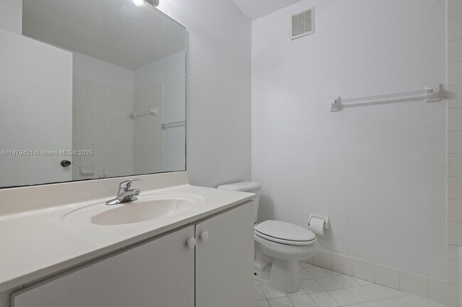 Building Photo - 990 NE 33rd Terrace