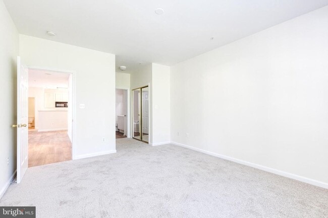 Building Photo - Spacious 2-bedroom 2 Bath condo in New Town